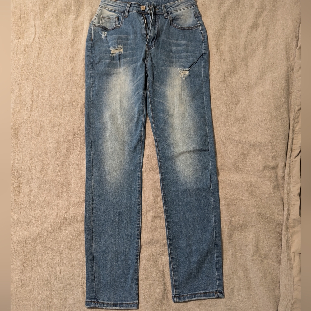Size 4 Kunmi ripped jeans